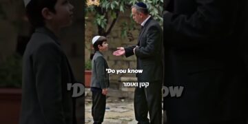 Don’t spend your whole life chasing an empty hand! 🏃‍♂️💨